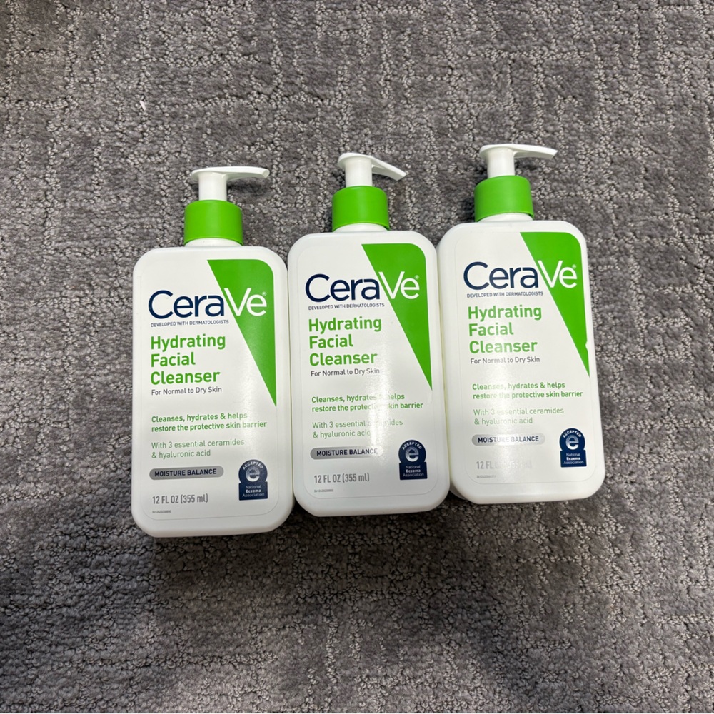 CeraVe Hydrating Facial Cleanser - Green and White